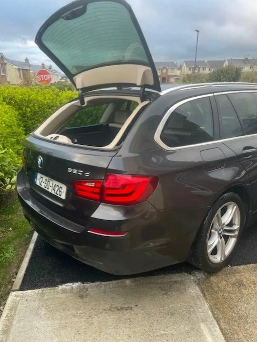 BMW 5-Series 2012 - Image 2