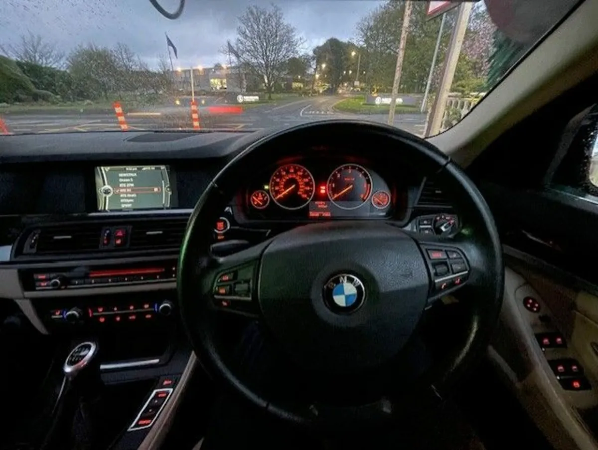 BMW 5-Series 2012 - Image 4