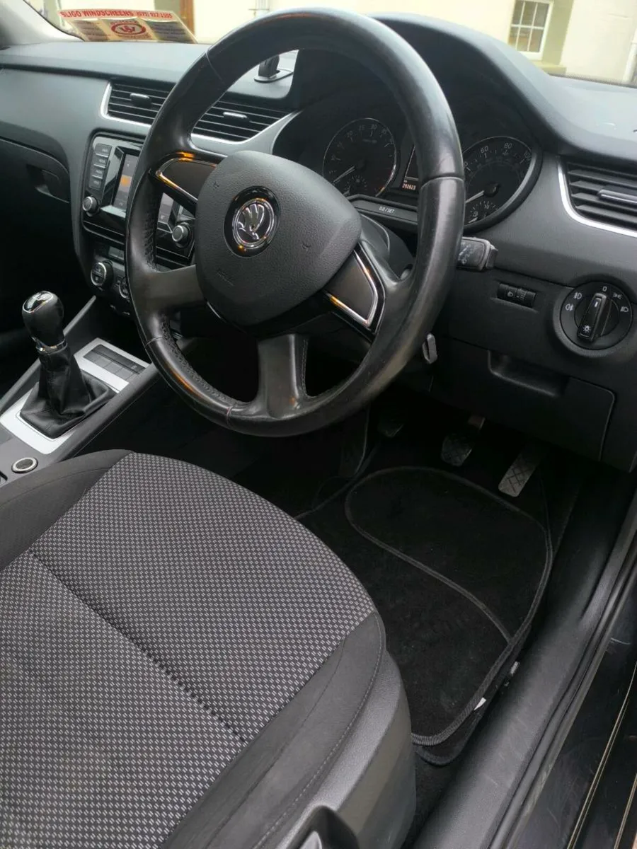 Skoda Octavia Estate - Image 2