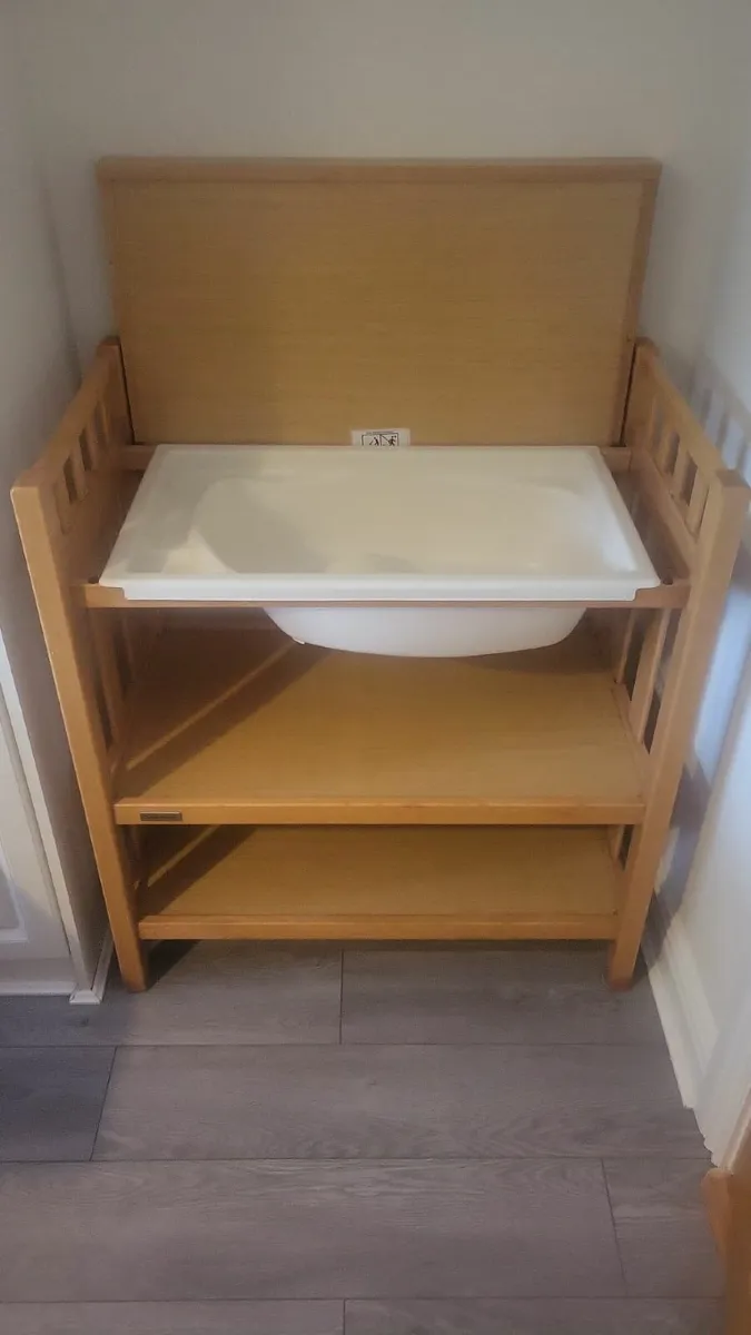 Mamas and Papas changing table - Image 4