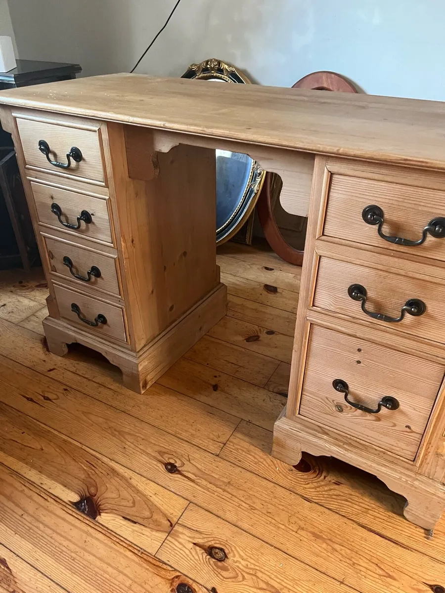 Desk - Image 3