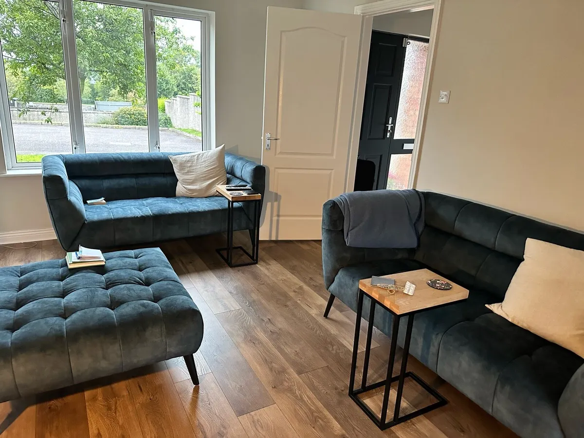 2x couches 1x footstool - Image 1