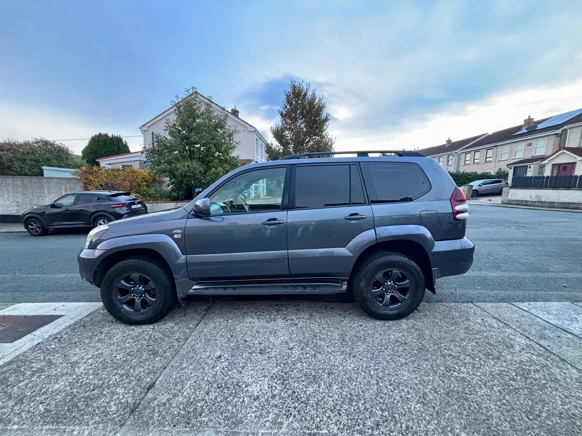 Toyota Landcruiser Crew Cab - Image 4