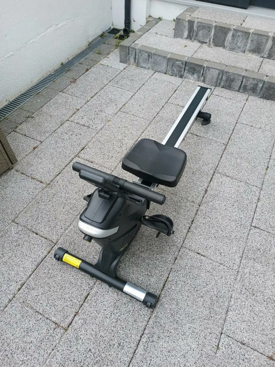 Rowing machine - Image 1