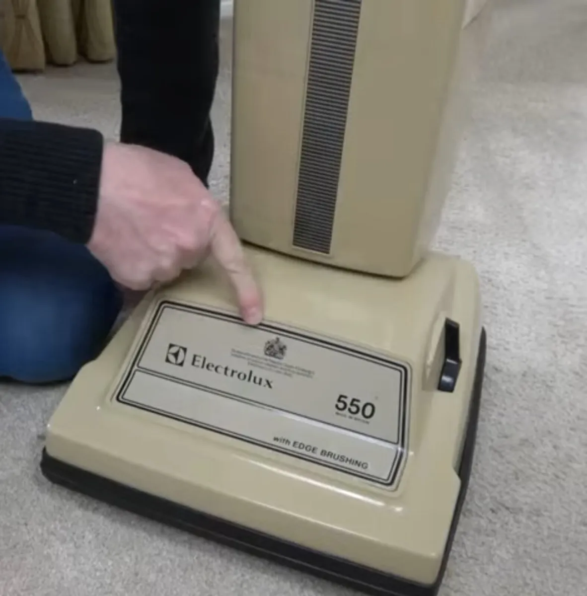 Vintage/ collectible Electrolux 550 vacuum cleaner - Image 2