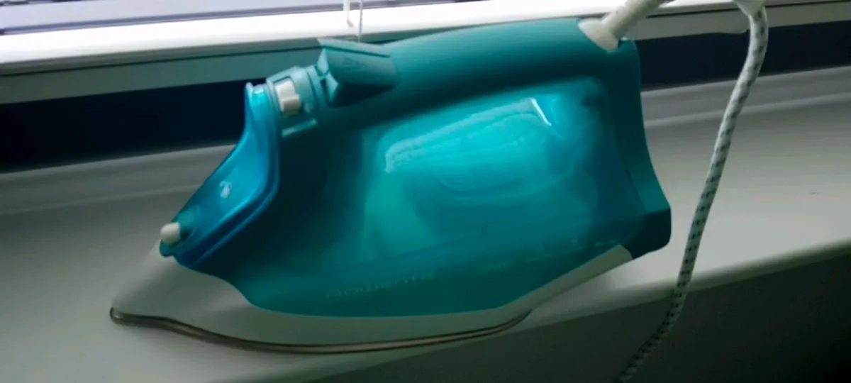 Rowenta Steam Iron - Image 3