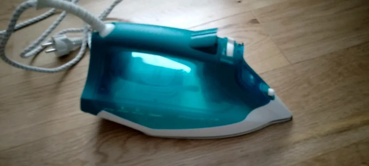 Rowenta Steam Iron - Image 4