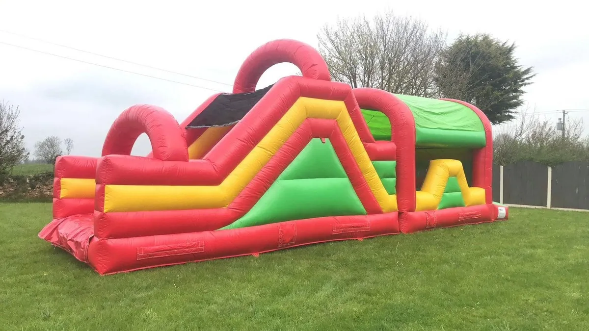 Bouncy castles - Image 3