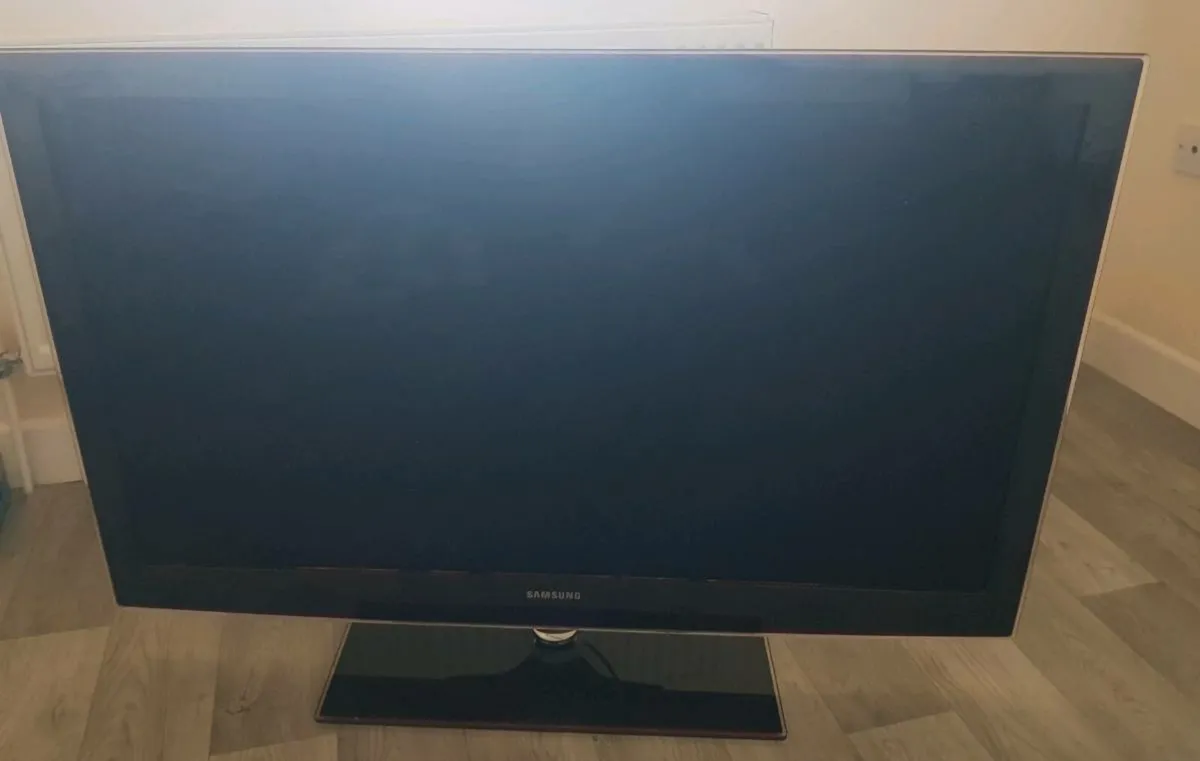 Samsung lcd tv - Image 1