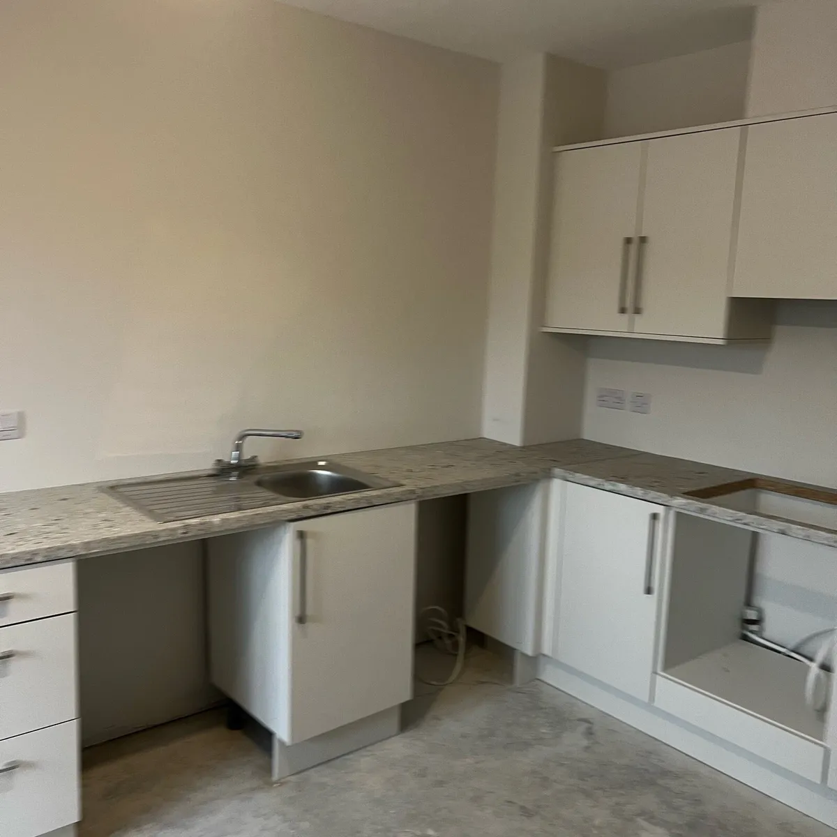 Kitchen furniture - Image 1