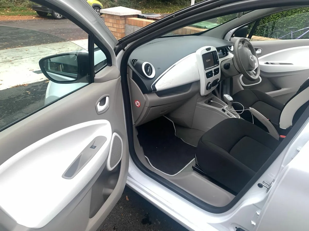 Renault Zoe 2019 | 41 kWh | 300 km range - Image 3
