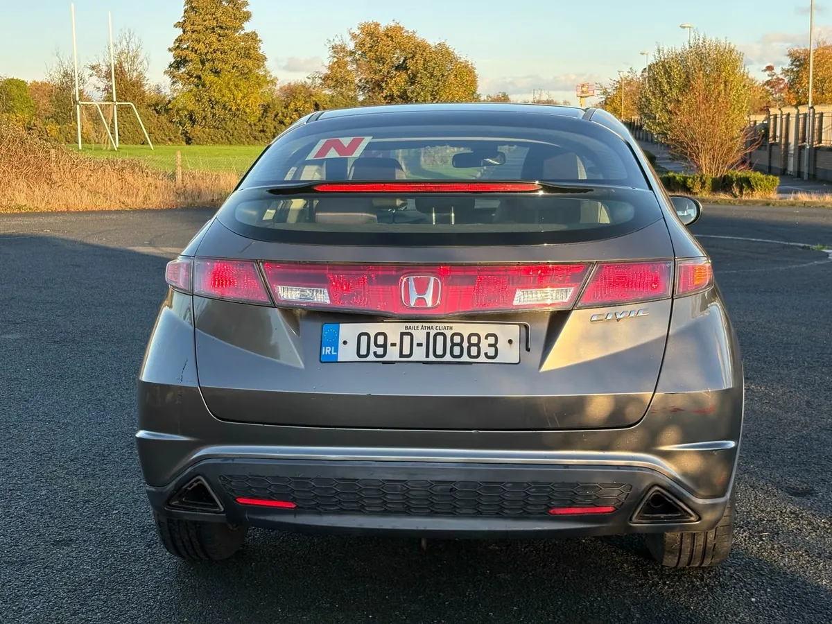Honda Civic 2009 - Image 2