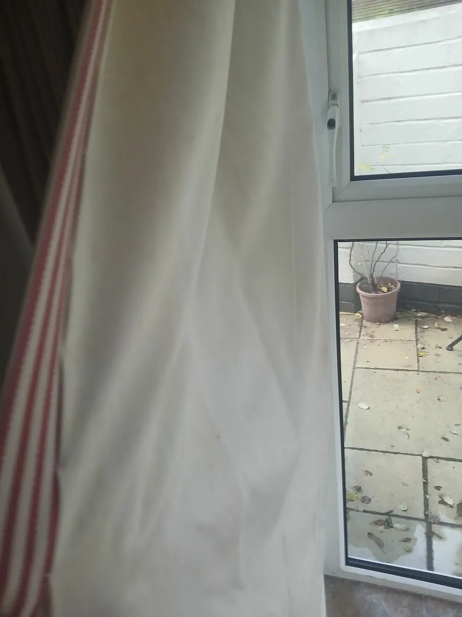 Curtains - Image 2