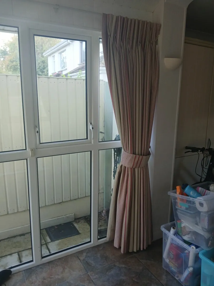Curtains - Image 3