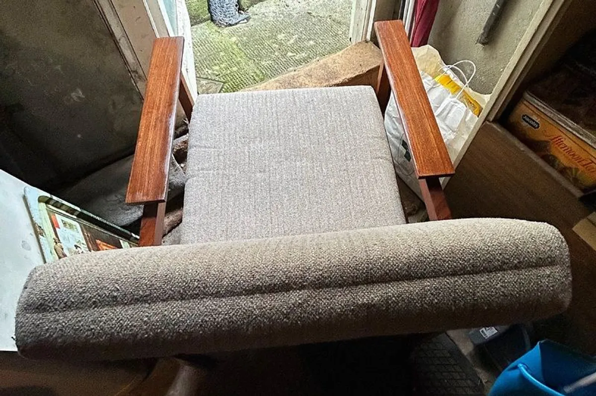 2 matching, vintage, Madmen-style armchairs - Image 3