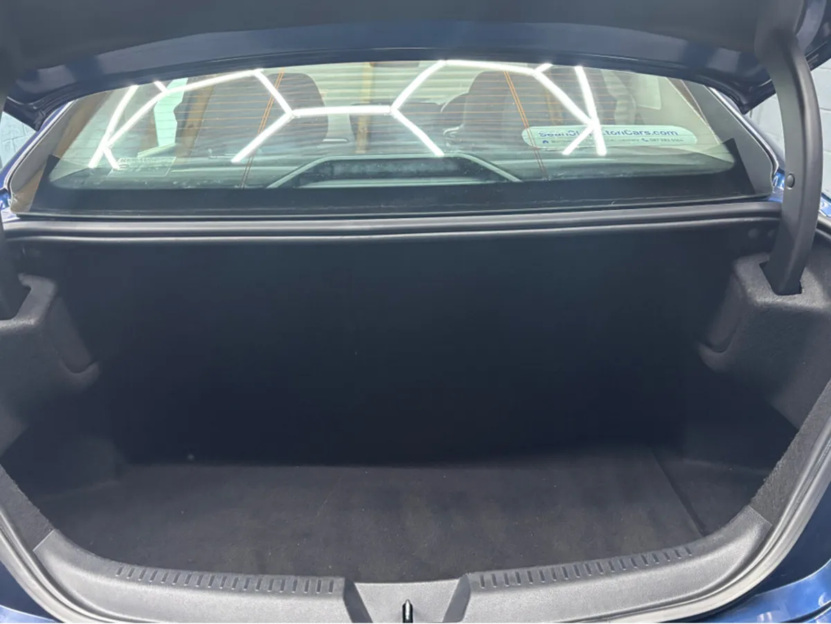 Renault Megane PLAY TCE 140 GPF MY18 4 14 4DR - Image 3