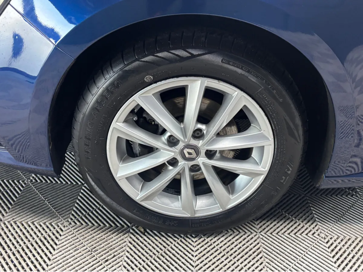 Renault Megane PLAY TCE 140 GPF MY18 4 14 4DR - Image 4
