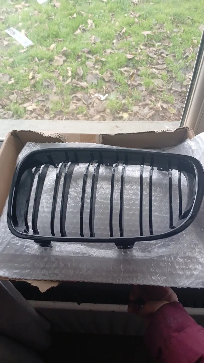 E87 1 series black gloss front grill set - Image 1
