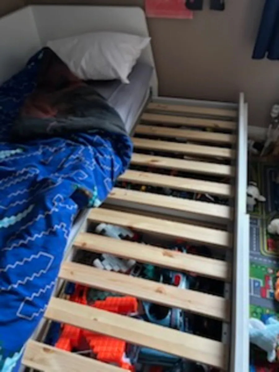 Day bed single or double bed with storage drawers - Image 4