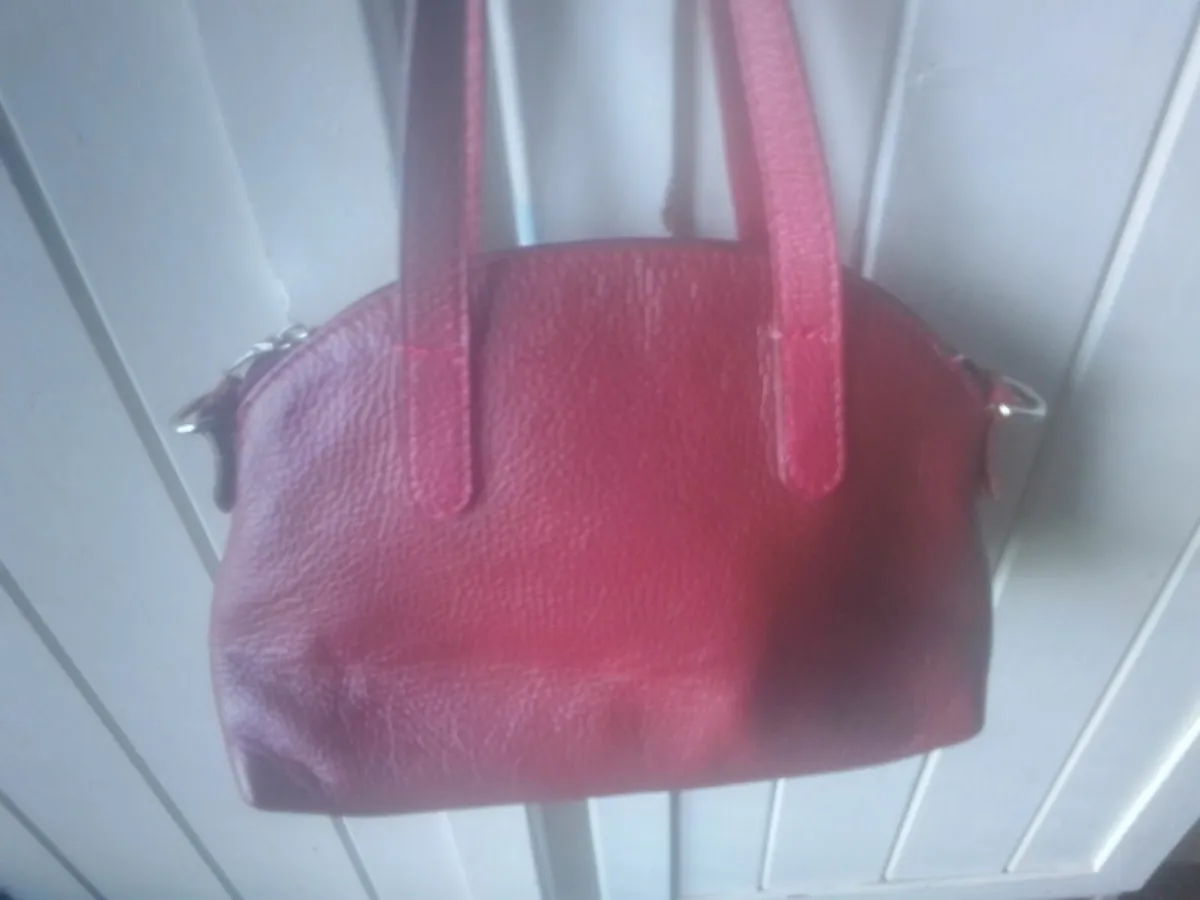 VINTAGE ITALIAN SOFT RED LEATHER CRYSTAL HANDBAG - Image 2