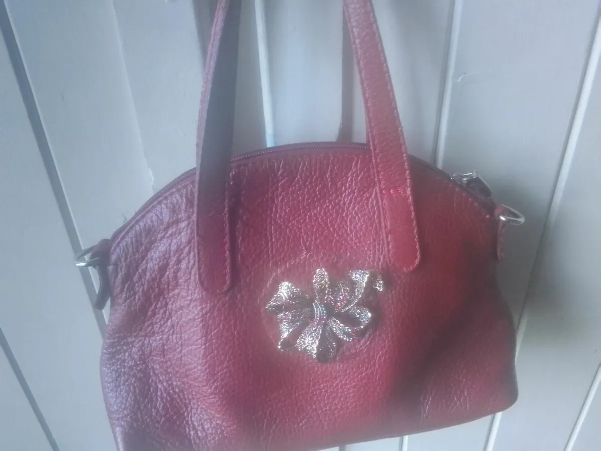 VINTAGE ITALIAN SOFT RED LEATHER CRYSTAL HANDBAG - Image 4