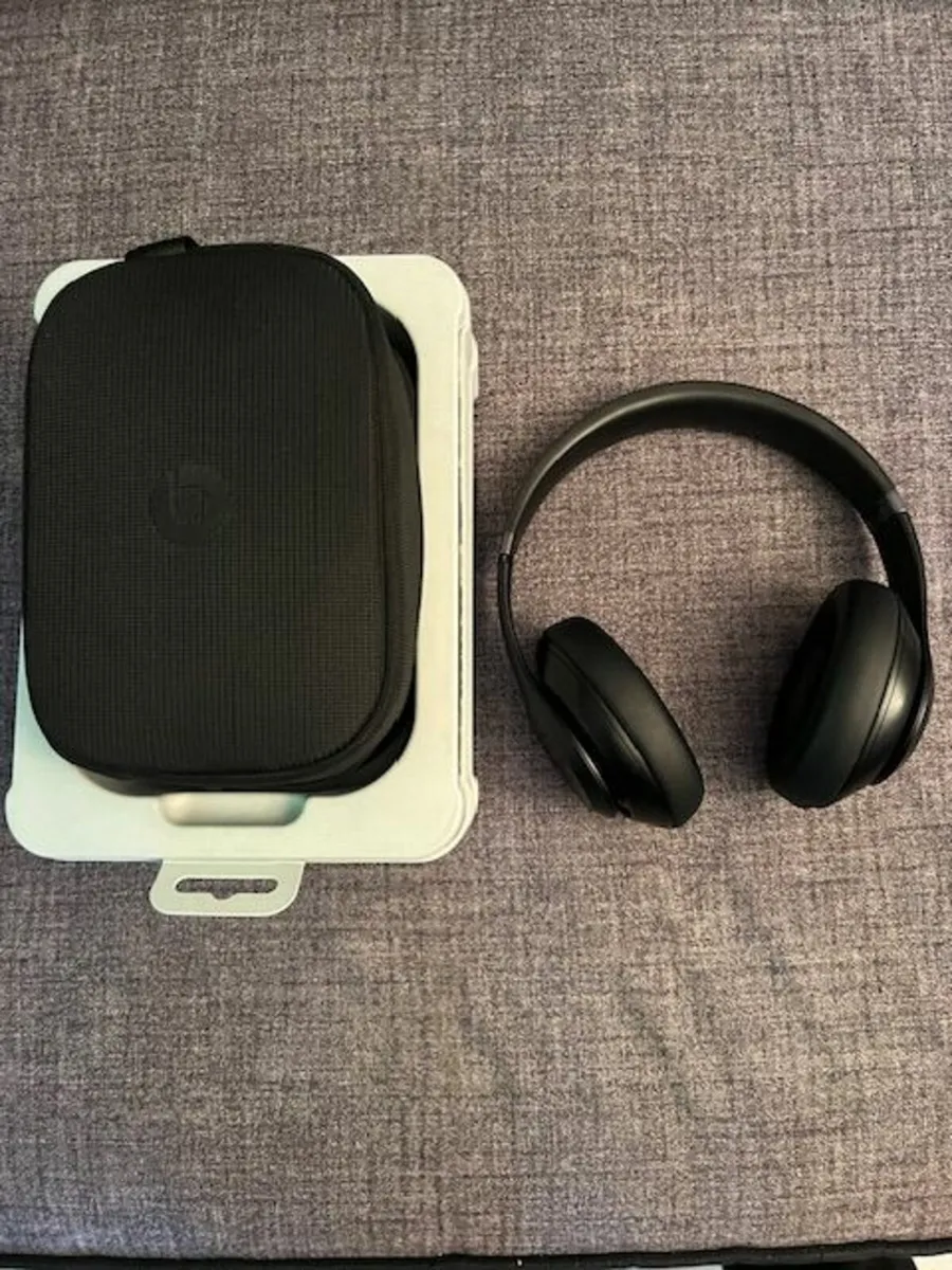 beats studio pro headphones - Image 1
