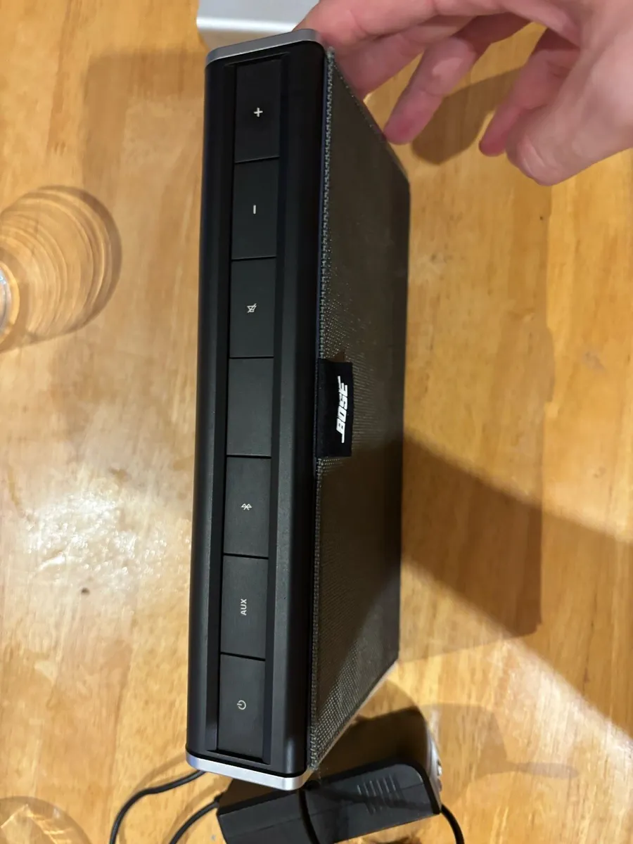 Bose Speaker Music - Image 1