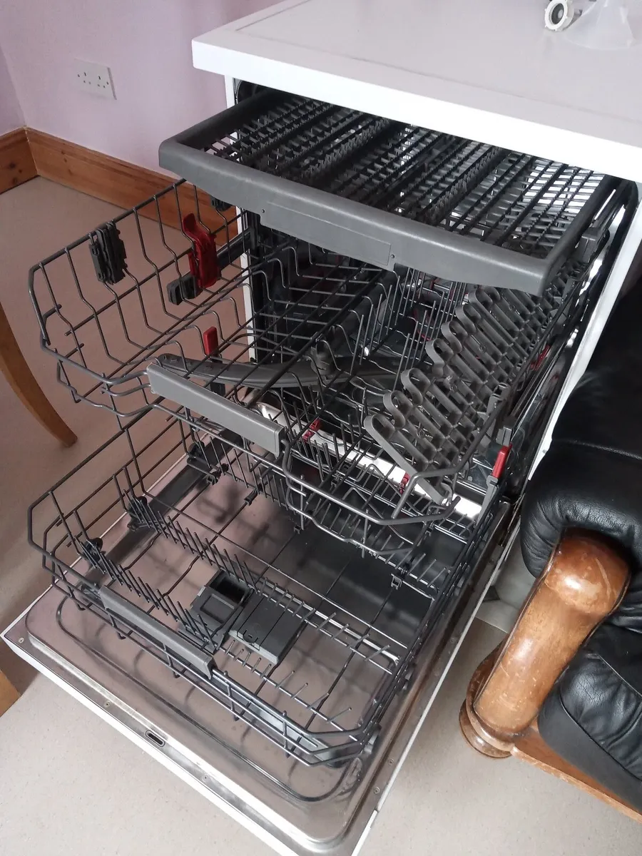 Whirlpool dishwasher - Image 3