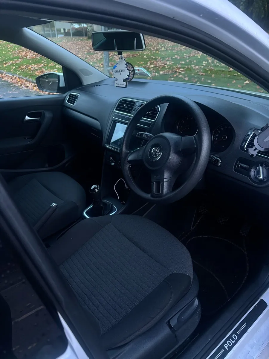 1 litre white Volkswagen polo - Image 2