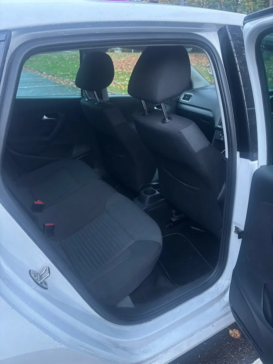 1 litre white Volkswagen polo - Image 3