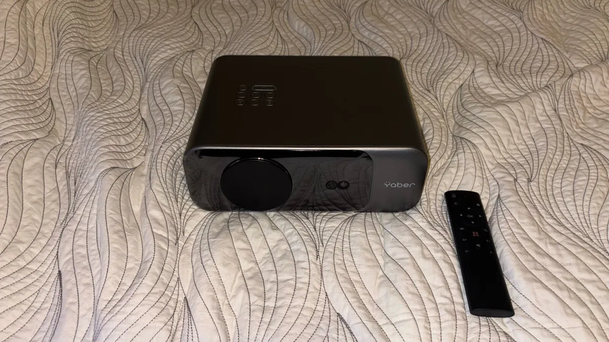 Ÿaber Entertainment Projector - Image 1