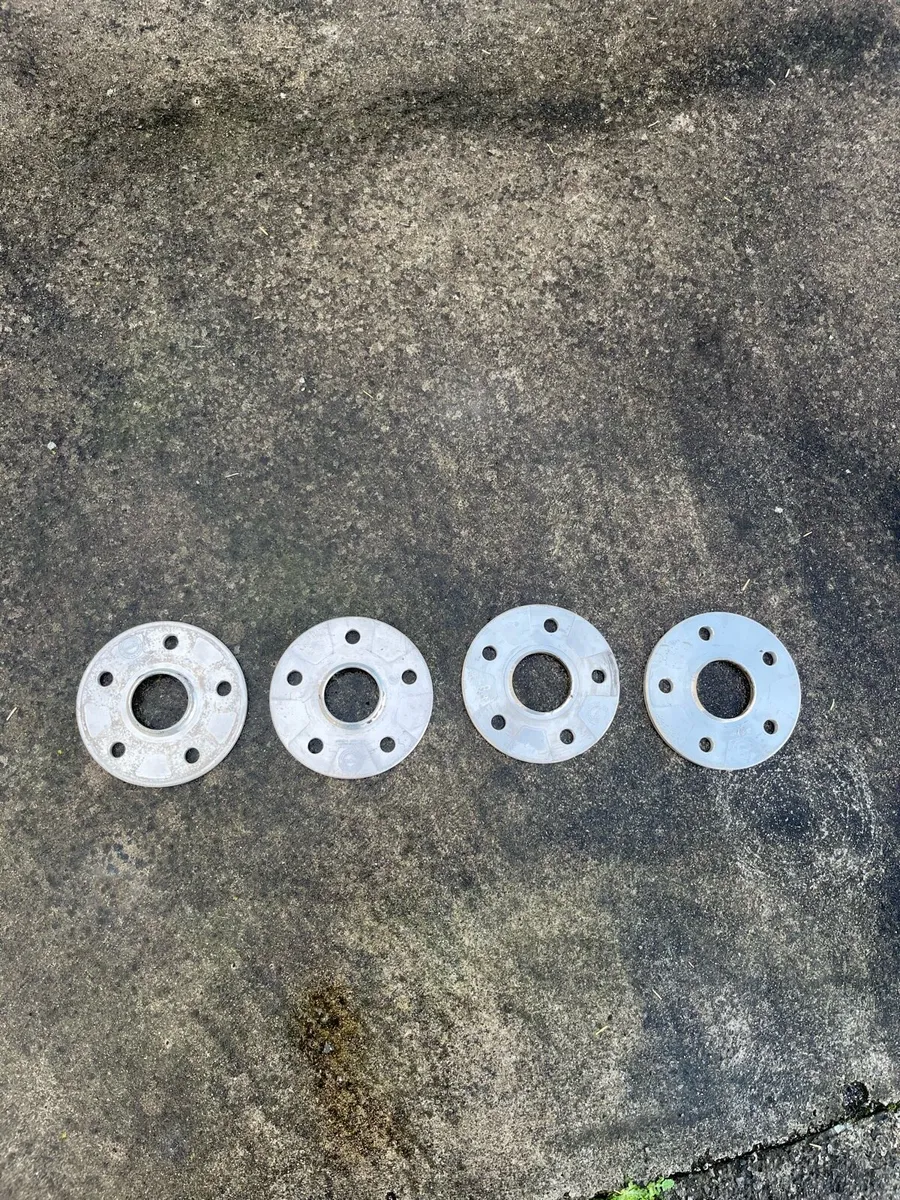 4 wheel spacers 5x112 10mm. (Wheel nuts included) - Image 1