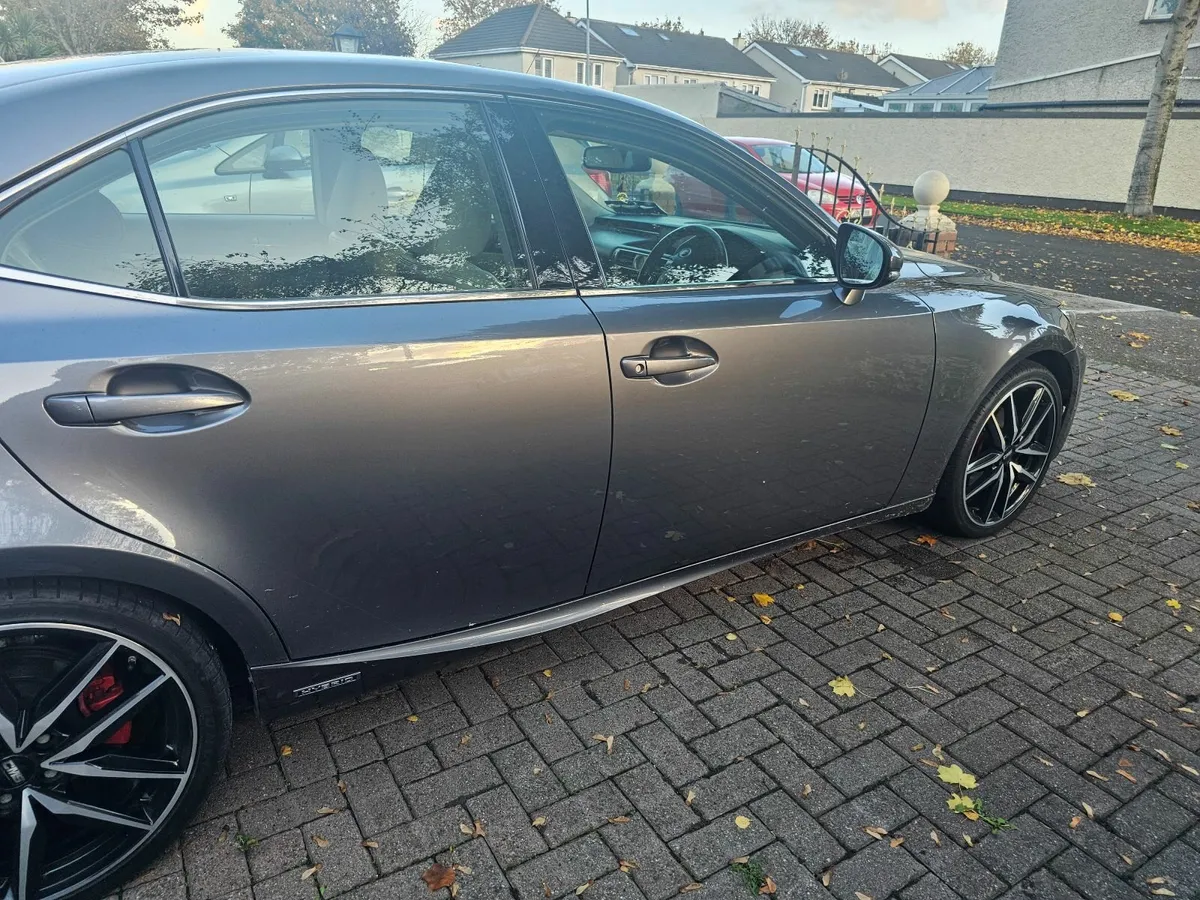 Lexus IS 2014 - Image 1