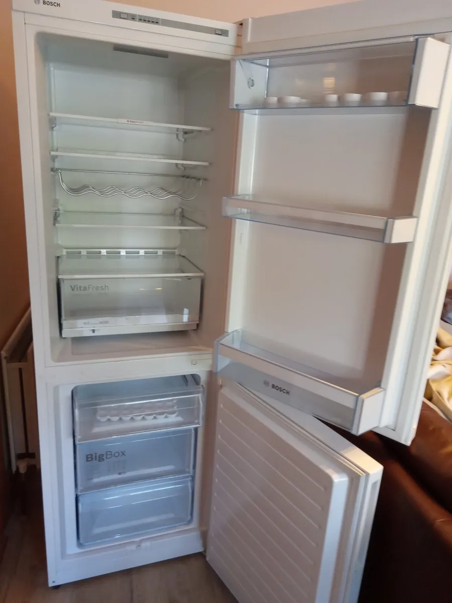 Bosch fridge freezer - Image 1