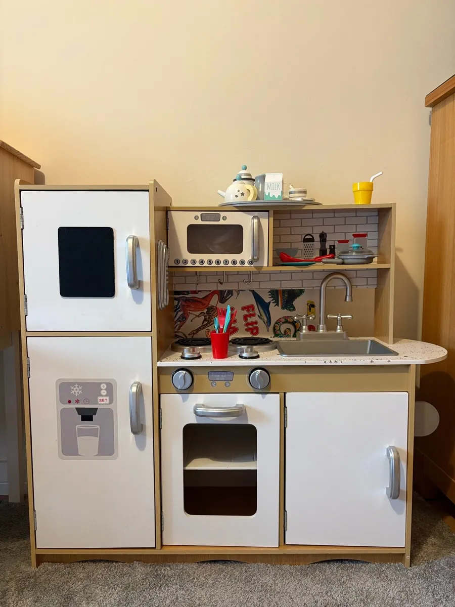 Toy kitchen + wooden tea set + dishes - Image 1