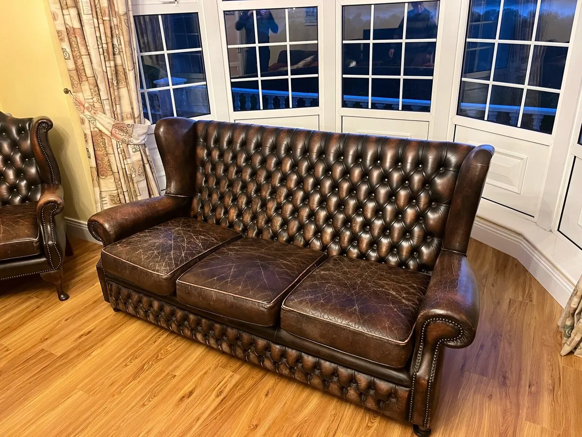 Queen anne suite 3 seater couch and 2 chairs - Image 2