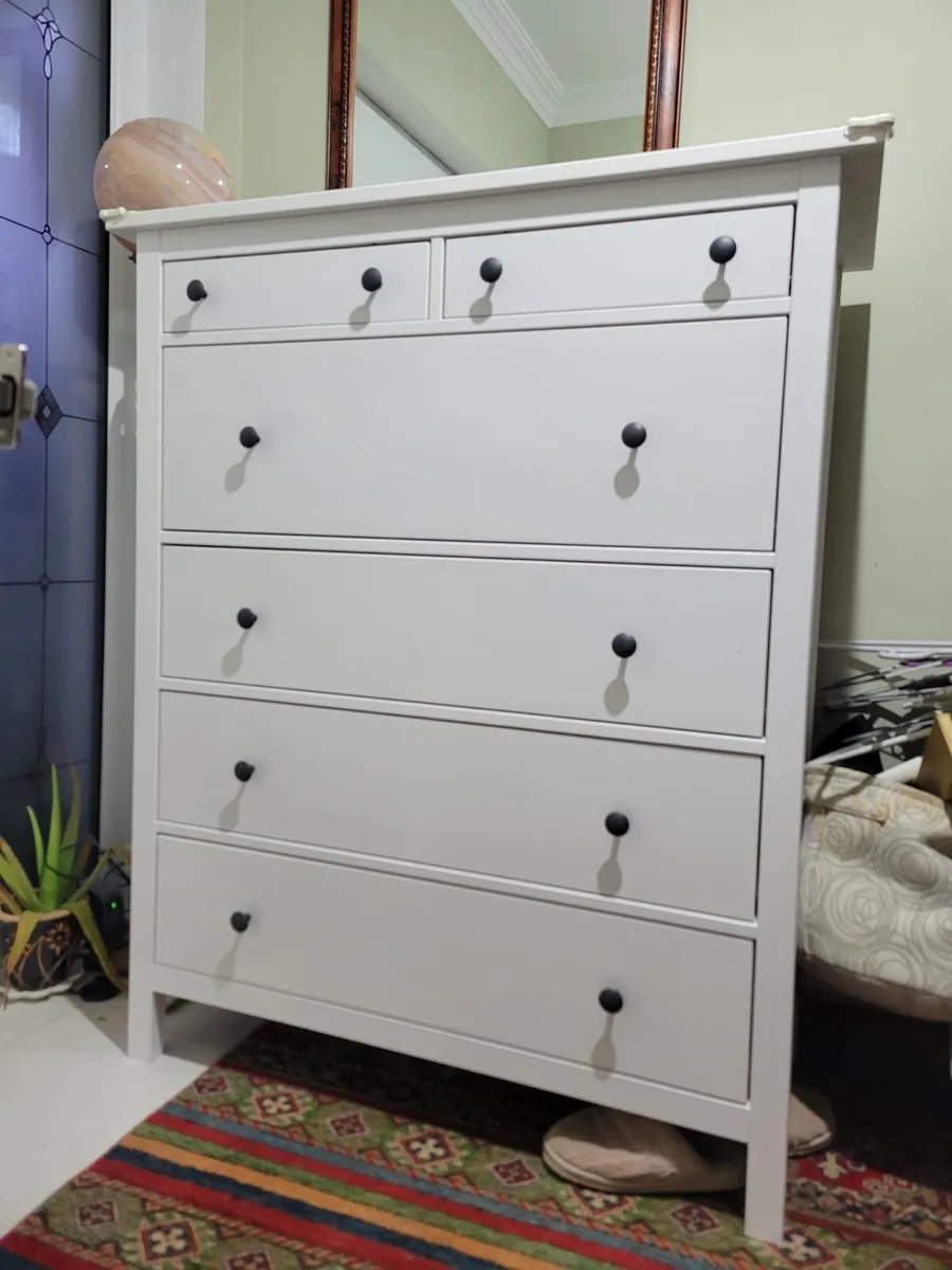 Chest of drawers - Image 1