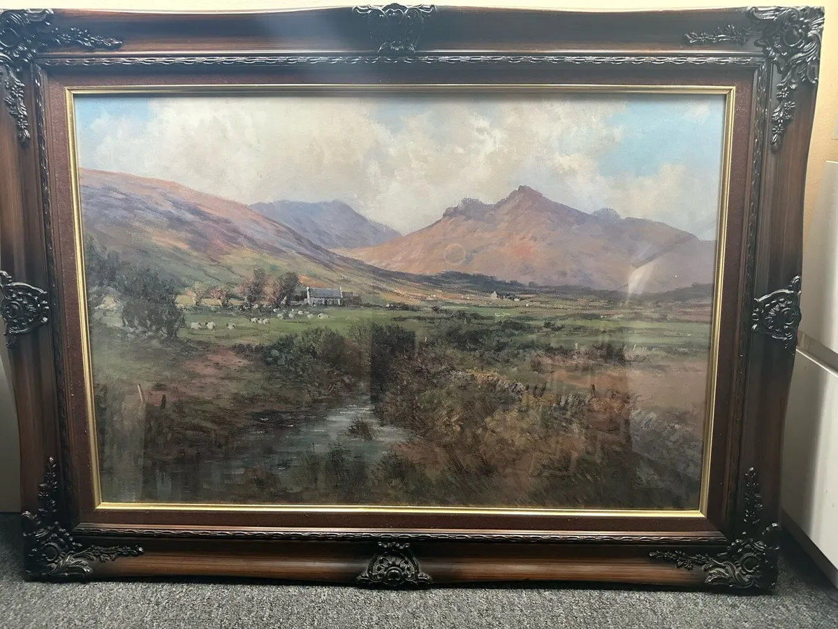 Picture in a beautiful wooden frame - Image 1