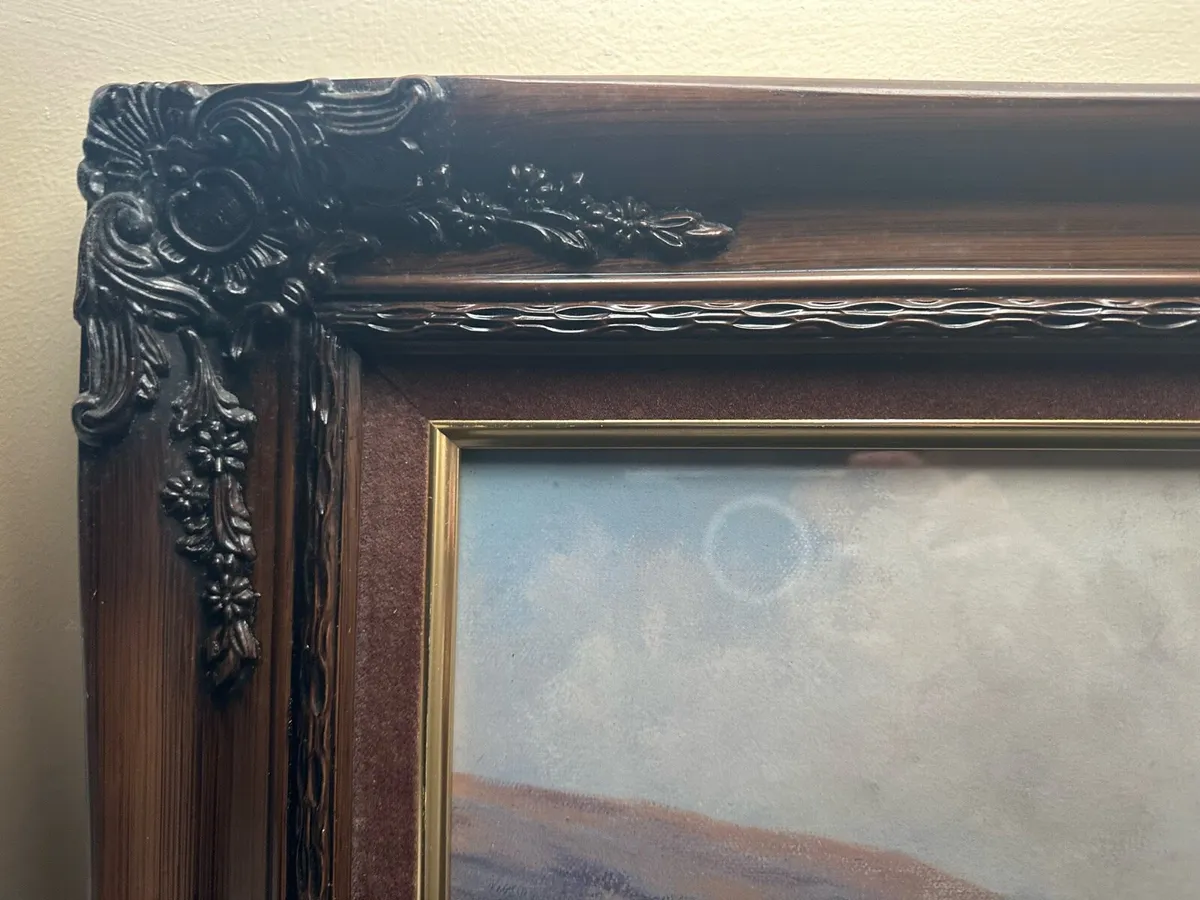 Picture in a beautiful wooden frame - Image 3