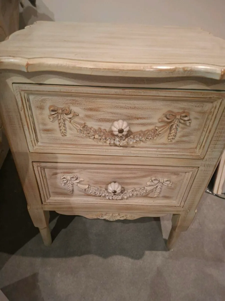 Gorgeous Quality Heavy  Minty Brownes Side Table