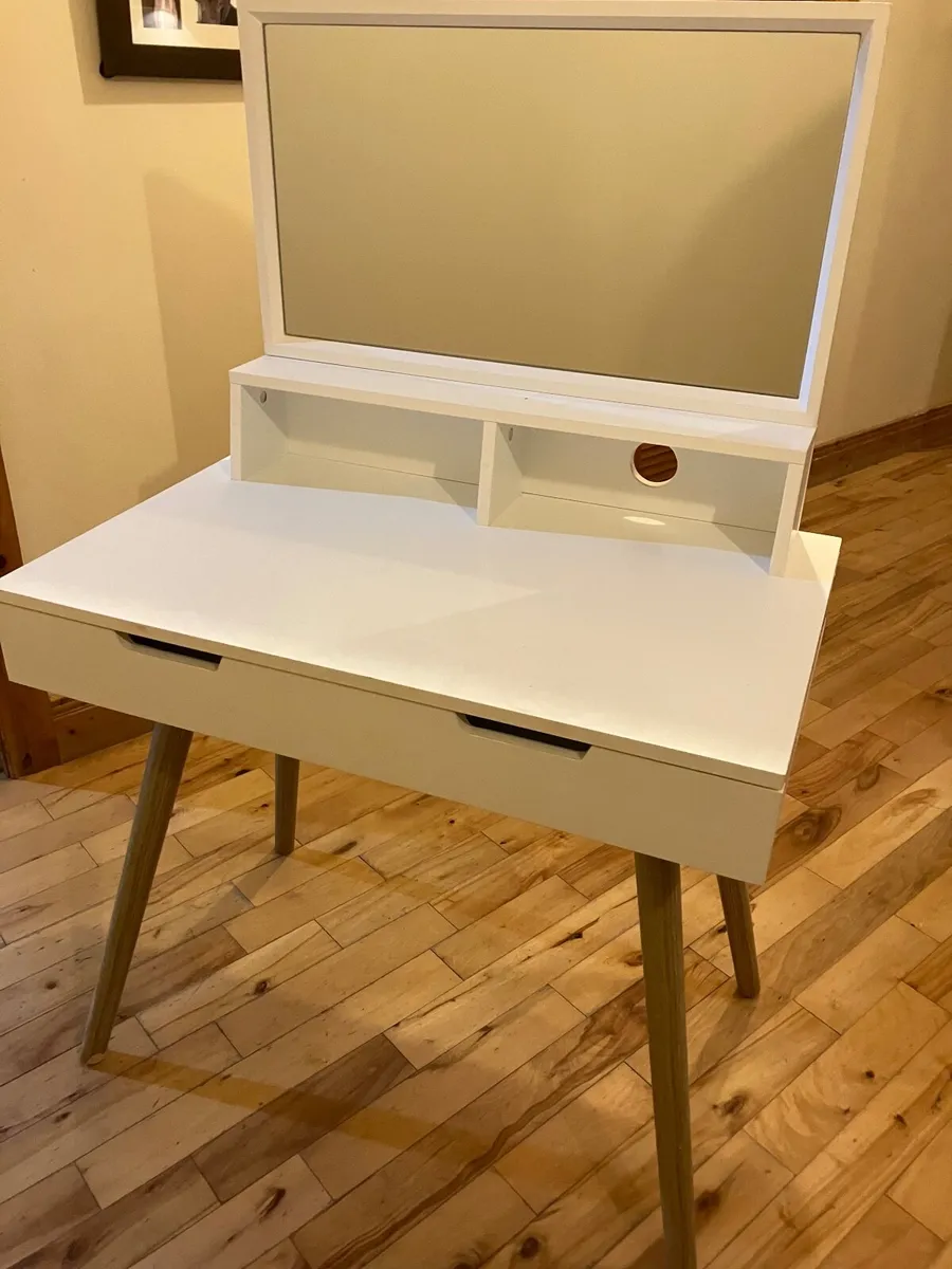 Vanity table computer desk - Image 1