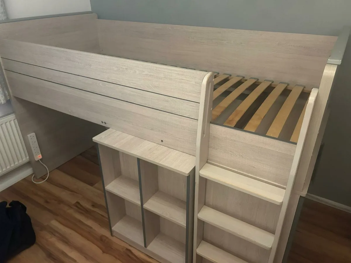 Children's bed with pull out desk - Image 2