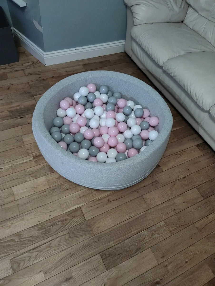 Toddler ball pool - Image 1