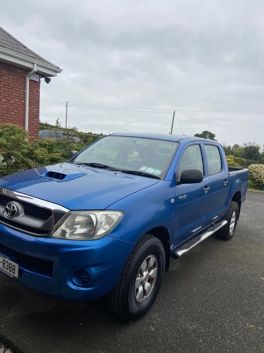 Toyota Hilux LOW MILEGE - Image 1