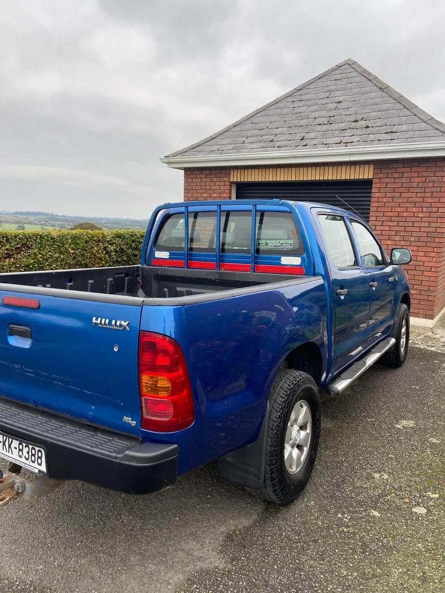 Toyota Hilux LOW MILEGE - Image 4