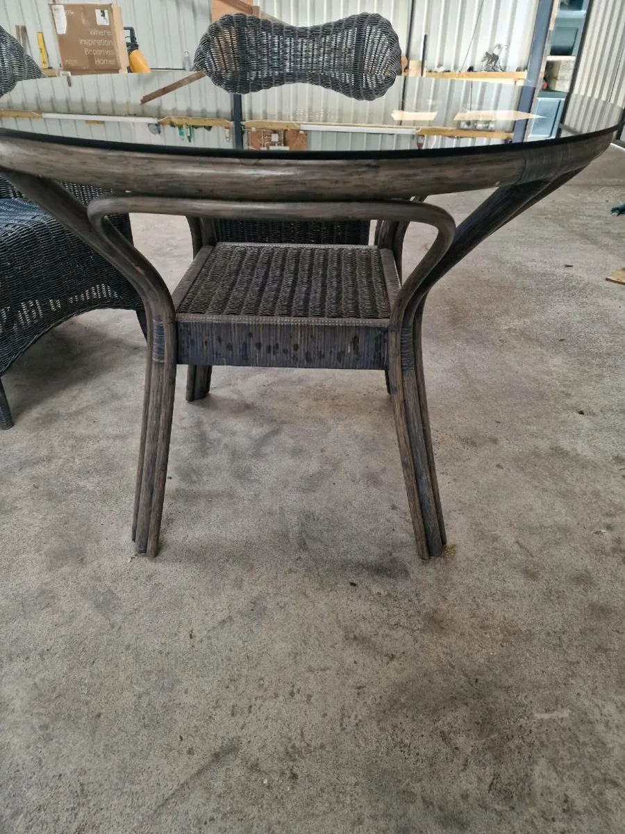 Tables and chairs - Image 3