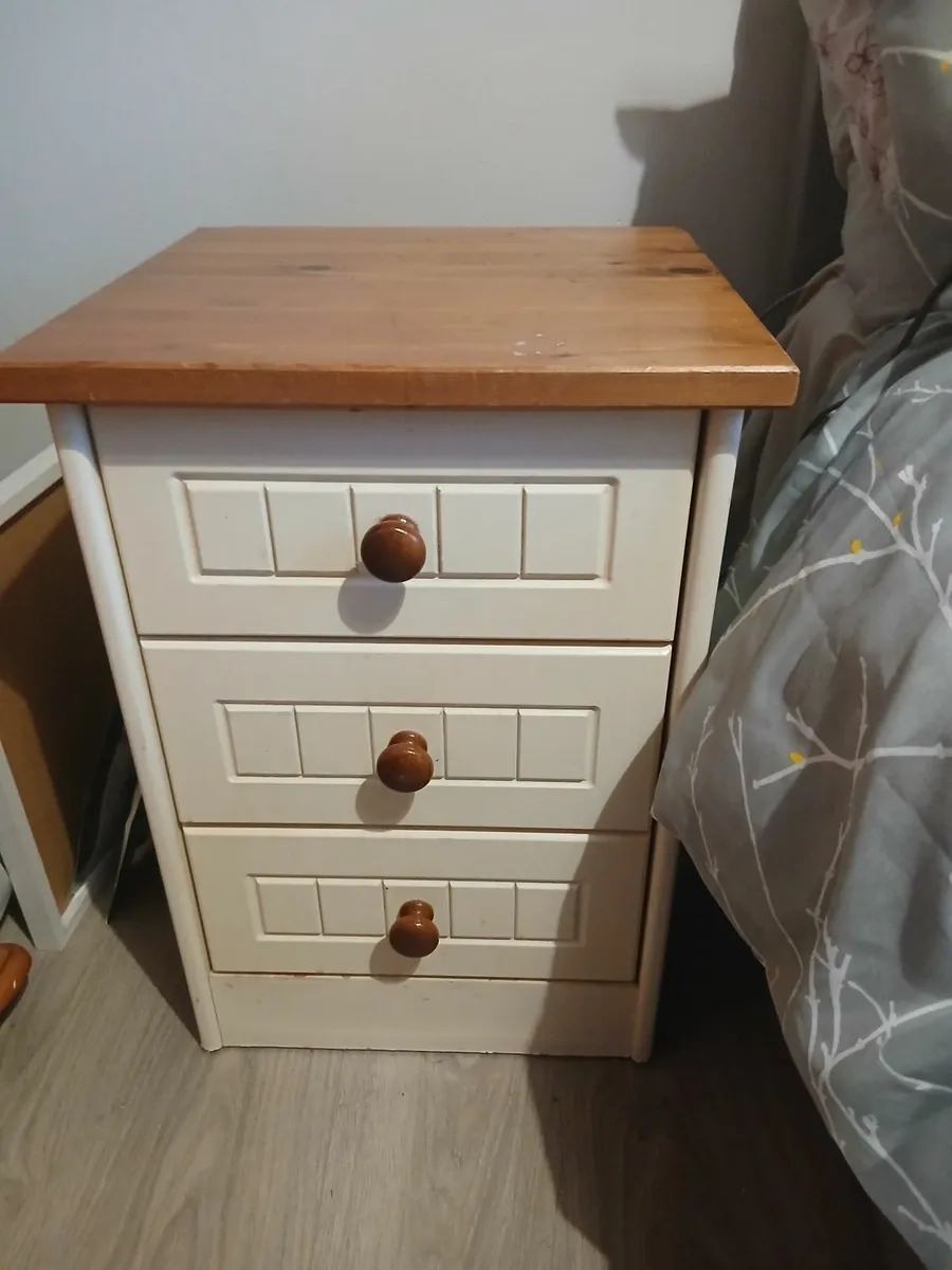 Bedroom furniture - Image 1