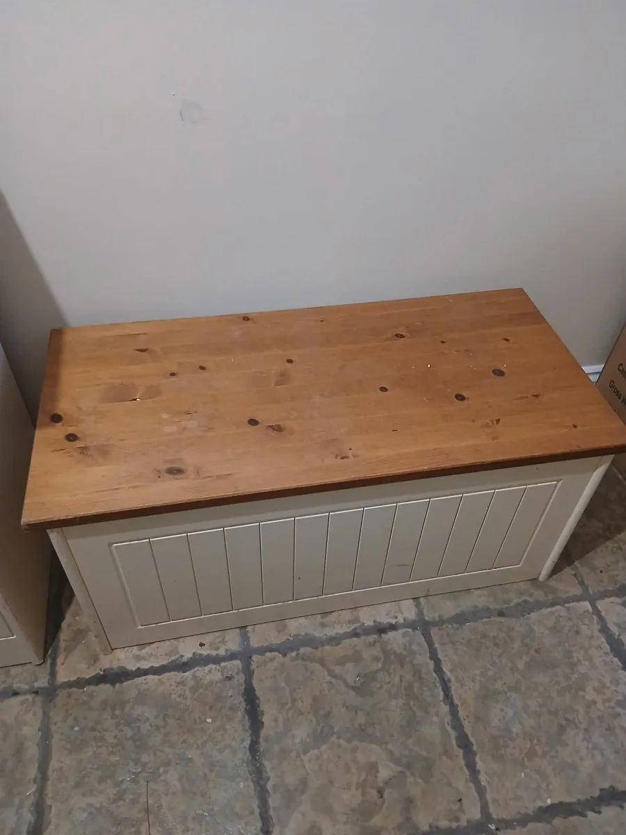 Bedroom furniture - Image 2