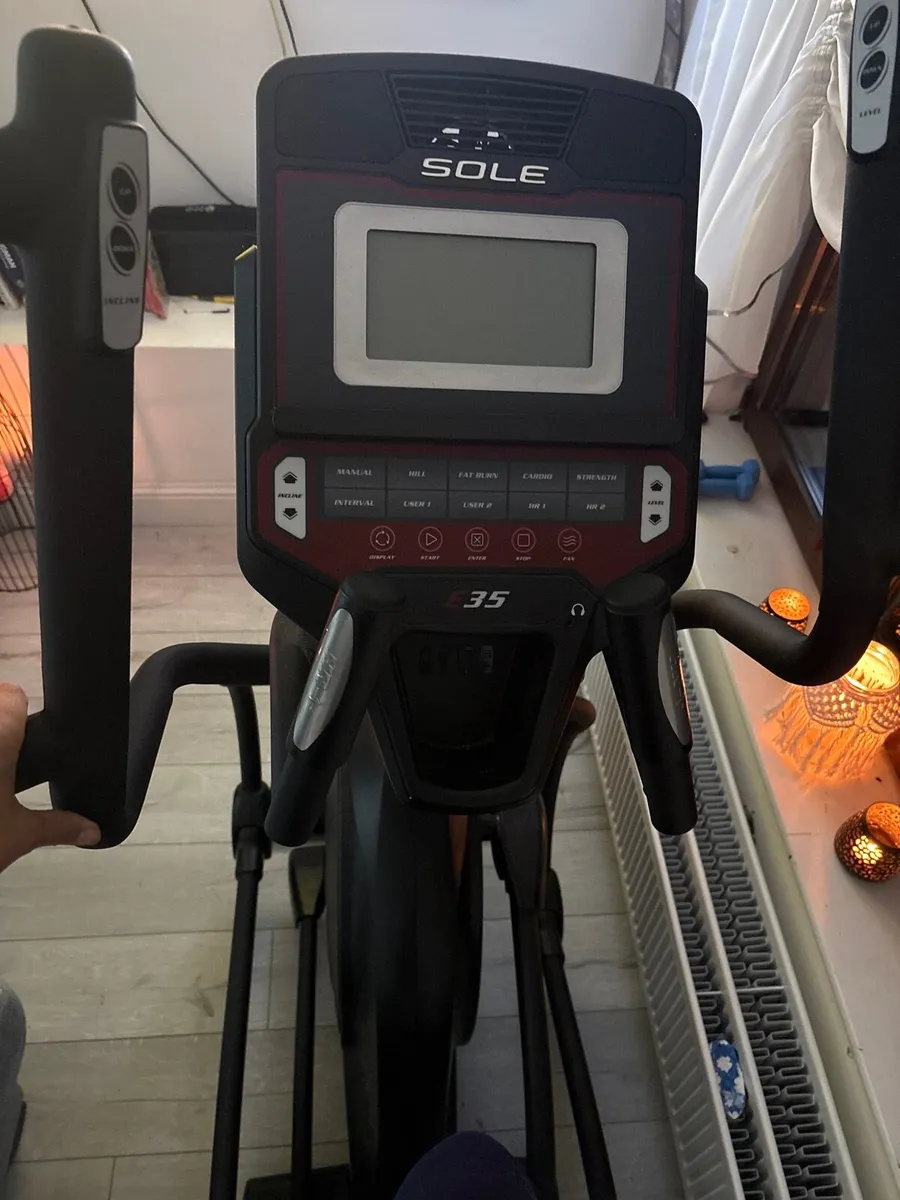 Sole E35 Elliptical Cross Trainer - Image 2