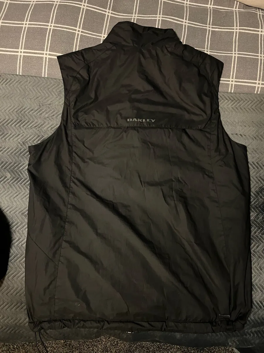 Gillets under amour and Oakley - Image 4